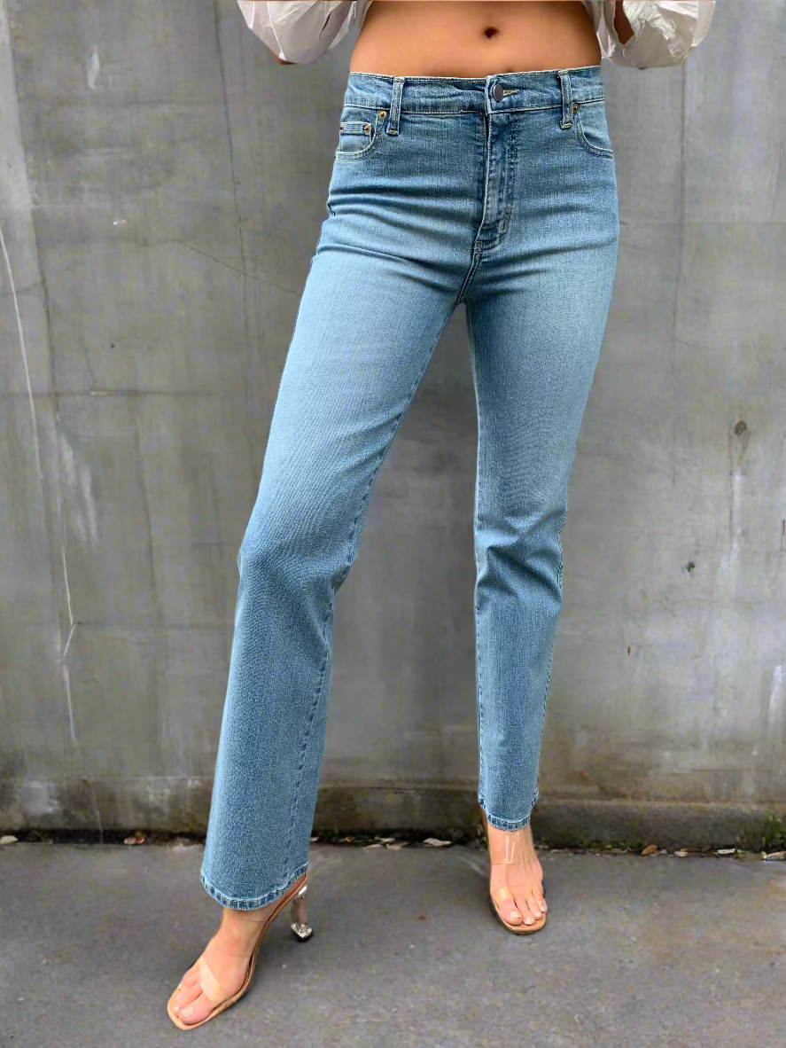 Straight Leg. I Am Jane Jeans. Mid Rise. Soft Blue - BY BETTINA LIANO