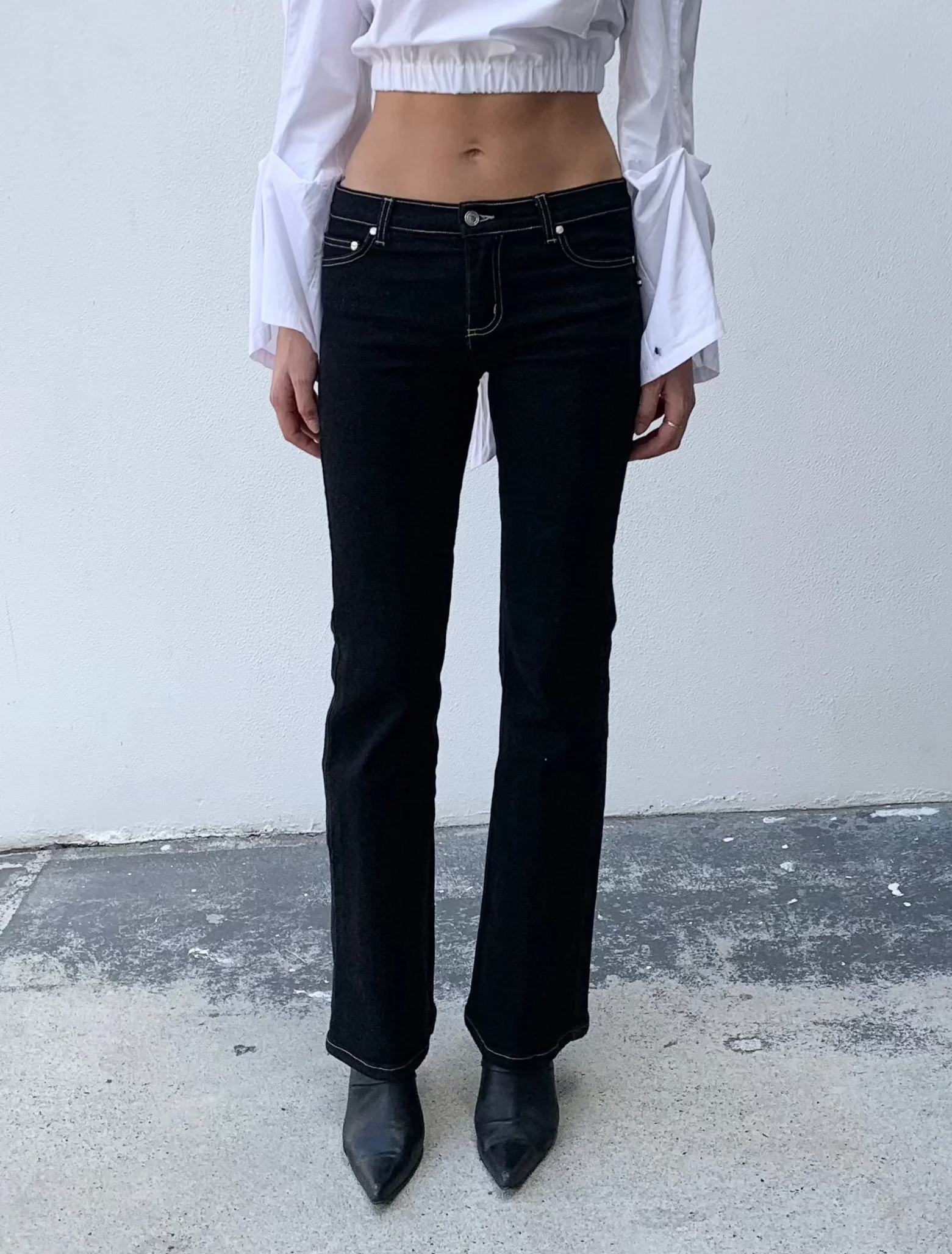Bootcut Jeans 1989. Low Rise. Stretch. Black Denim. - BY BETTINA LIANO
