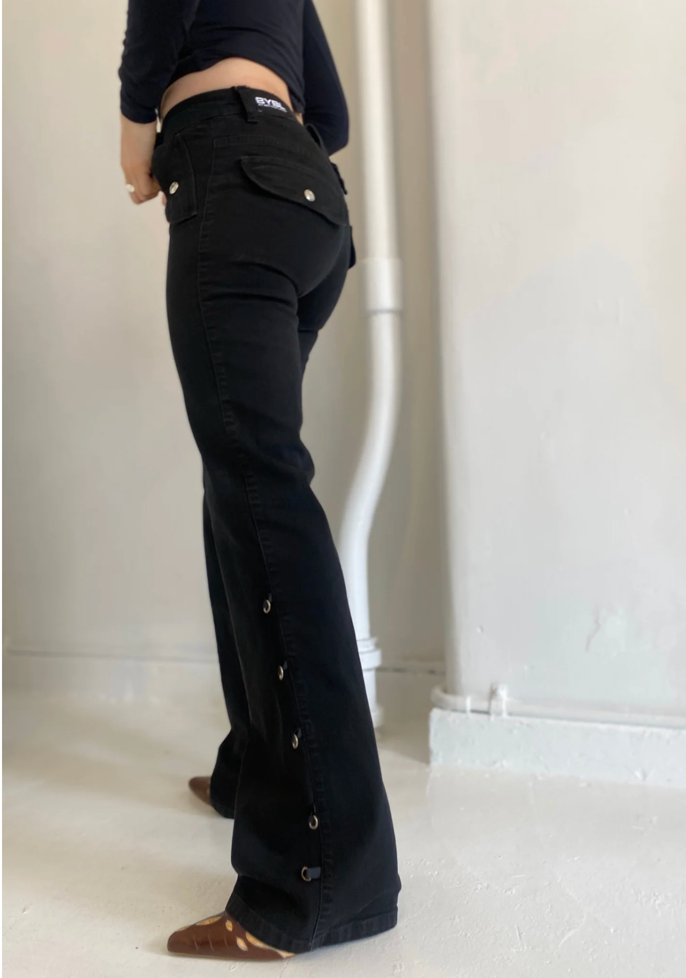 Tabby Bootcut Jeans. Low Rise. Stretch. Dusty Black Wash. - BY BETTINA LIANO