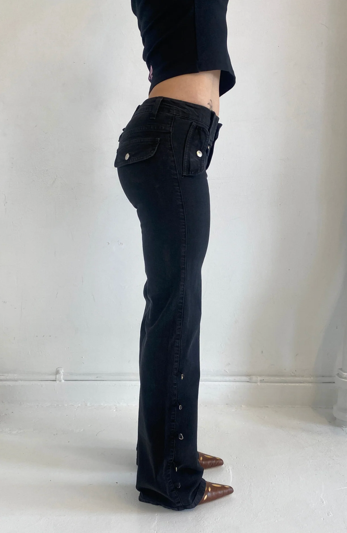 Tabby Bootcut Jeans. Low Rise. Stretch. Dusty Black Wash. - BY BETTINA LIANO