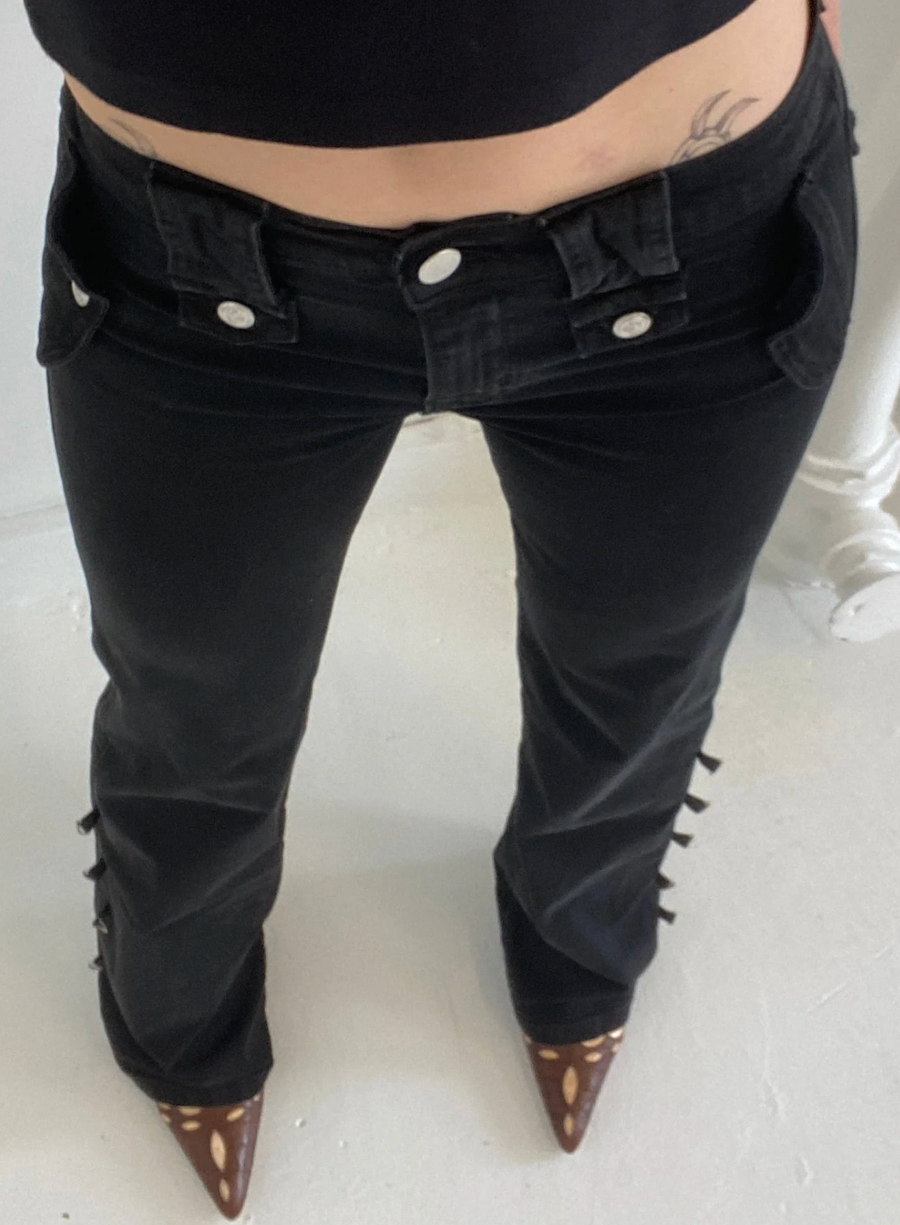 Tabby Bootcut Jeans. Low Rise. Stretch. Dusty Black Wash. - BY BETTINA LIANO