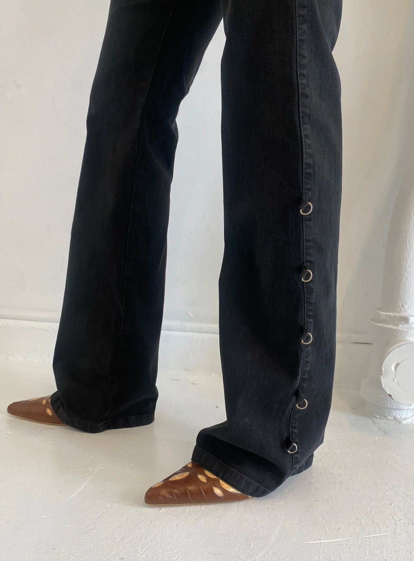 Tabby Bootcut Jeans. Low Rise. Stretch. Dusty Black Wash. - BY BETTINA LIANO
